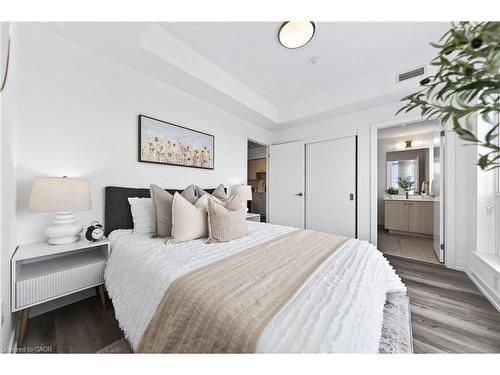 1212-5 Wellington Street S, Kitchener, ON - Indoor Photo Showing Bedroom