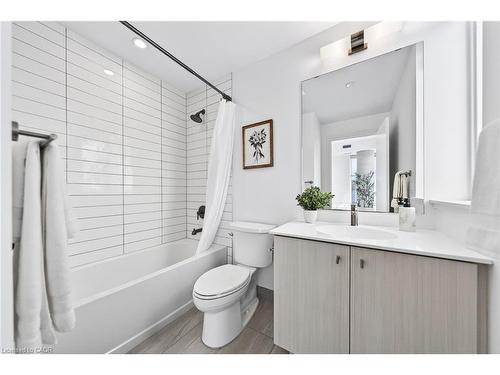 1212-5 Wellington Street S, Kitchener, ON - Indoor Photo Showing Bathroom