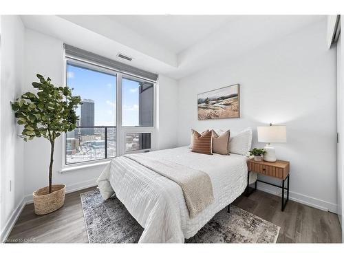 1212-5 Wellington Street S, Kitchener, ON - Indoor Photo Showing Bedroom