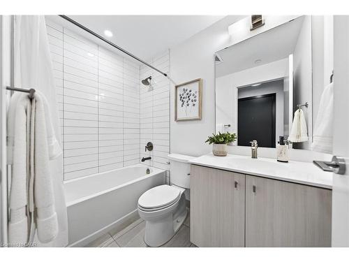 1212-5 Wellington Street S, Kitchener, ON - Indoor Photo Showing Bathroom