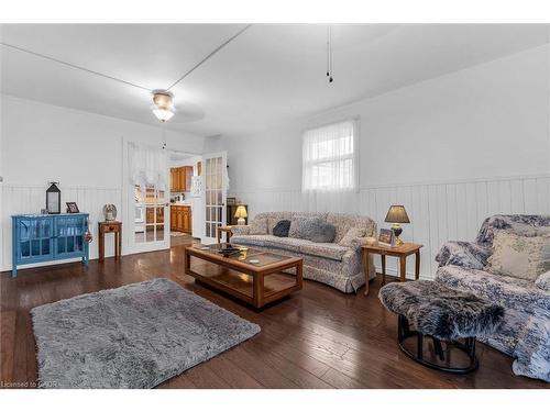 143 Walter Avenue S, Hamilton, ON - Indoor Photo Showing Living Room