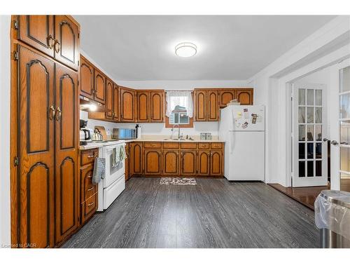 143 Walter Avenue S, Hamilton, ON - Indoor Photo Showing Kitchen
