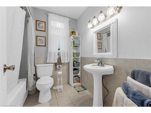 143 Walter Avenue S, Hamilton, ON - Indoor Photo Showing Bathroom