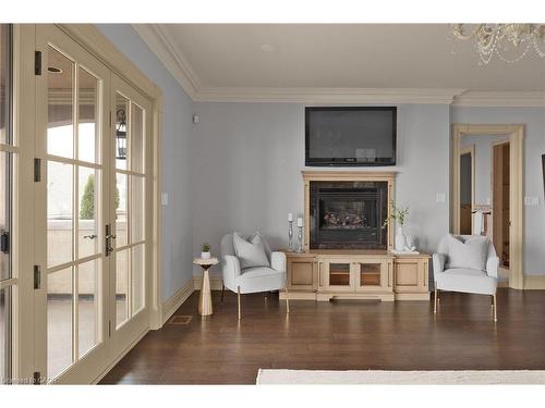 5545 Blezard Drive, Lincoln, ON - Indoor Photo Showing Living Room With Fireplace