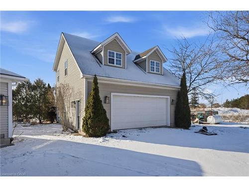 5940 Young Street, Grimsby, ON - Outdoor