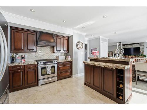 5940 Young Street, Grimsby, ON - Indoor Photo Showing Kitchen With Upgraded Kitchen