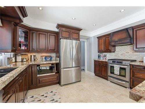 5940 Young Street, Grimsby, ON - Indoor Photo Showing Kitchen