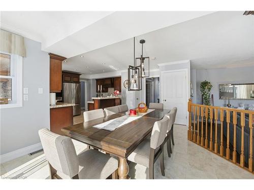 5940 Young Street, Grimsby, ON - Indoor Photo Showing Dining Room