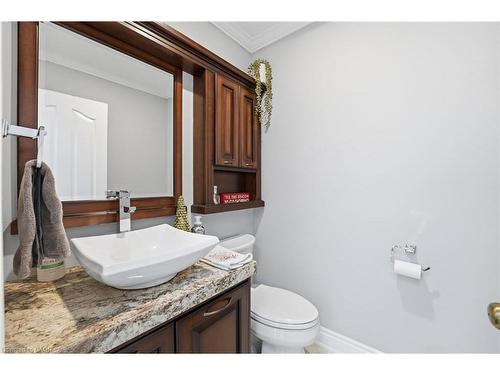 5940 Young Street, Grimsby, ON - Indoor Photo Showing Bathroom