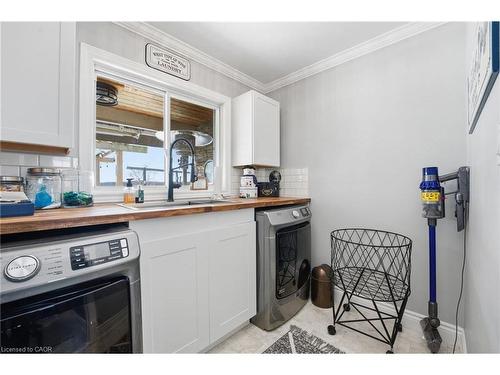 5940 Young Street, Grimsby, ON - Indoor Photo Showing Laundry Room