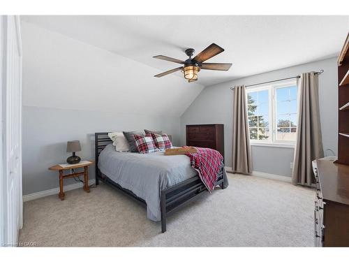 5940 Young Street, Grimsby, ON - Indoor Photo Showing Bedroom