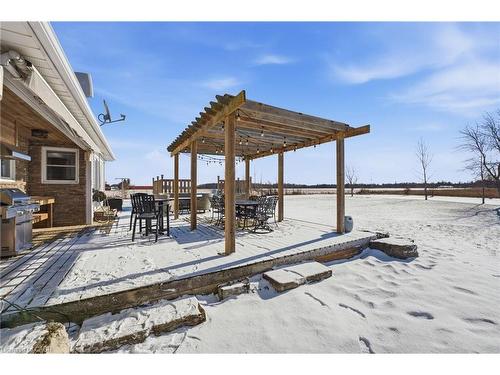 5940 Young Street, Grimsby, ON - Outdoor