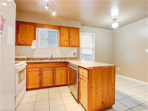 67 Northmanor Crescent, Kitchener, ON - Indoor Photo Showing Kitchen