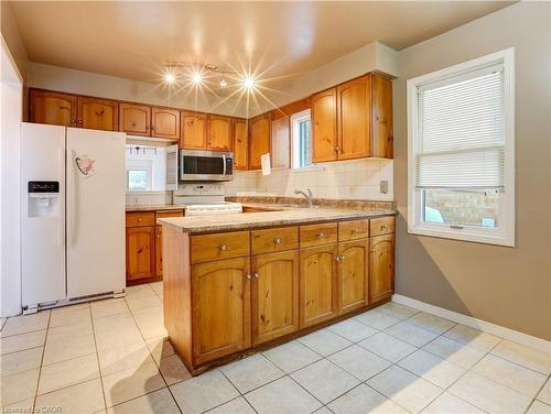 67 Northmanor Crescent, Kitchener, ON - Indoor Photo Showing Kitchen