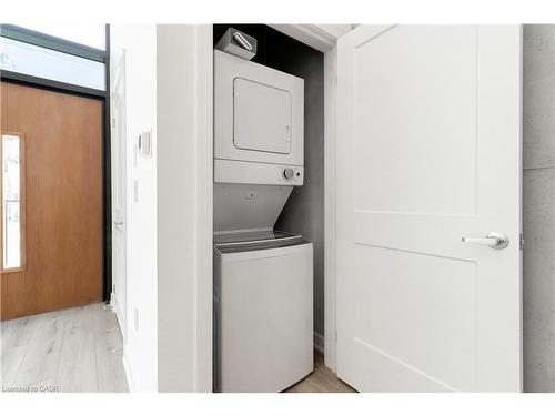 108-312 Erb Street W, Waterloo, ON - Indoor Photo Showing Laundry Room