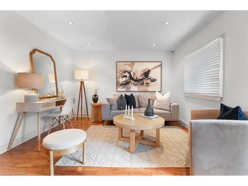 336 Emerald Street N, Hamilton, ON - Indoor Photo Showing Living Room