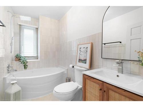 336 Emerald Street N, Hamilton, ON - Indoor Photo Showing Bathroom