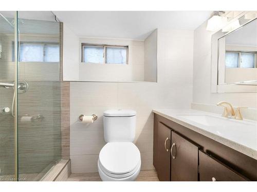 336 Emerald Street N, Hamilton, ON - Indoor Photo Showing Bathroom