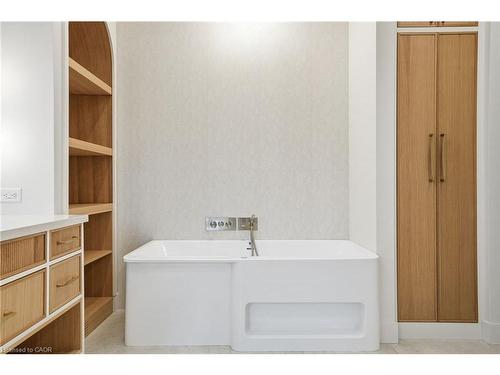 427 Pine Cove Road, Burlington, ON - Indoor