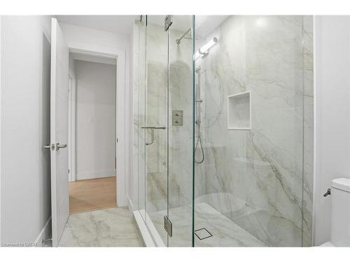 427 Pine Cove Road, Burlington, ON - Indoor Photo Showing Bathroom