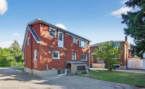 Unit B-154 Montgomery Road, Kitchener, ON - Outdoor