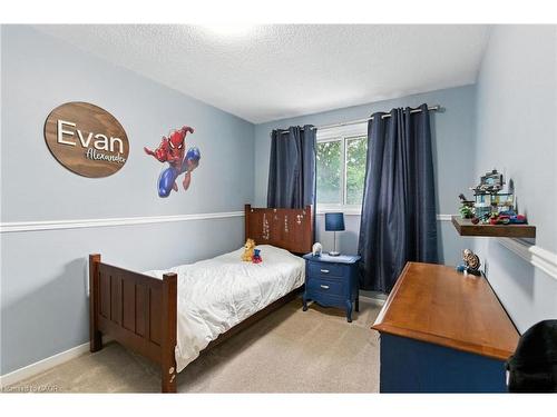 374 Magnolia Drive, Hamilton, ON - Indoor Photo Showing Bedroom