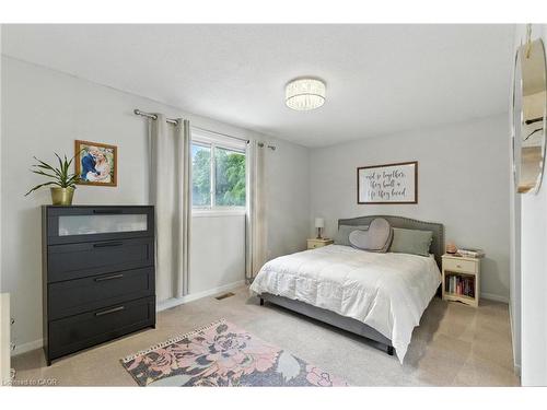 374 Magnolia Drive, Hamilton, ON - Indoor Photo Showing Bedroom