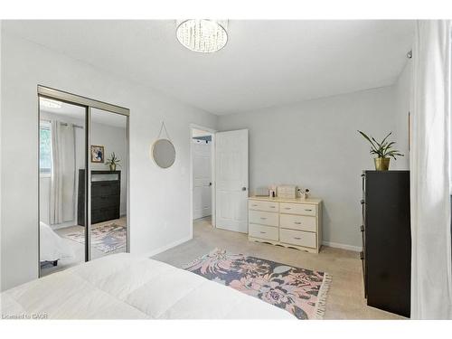 374 Magnolia Drive, Hamilton, ON - Indoor Photo Showing Bedroom