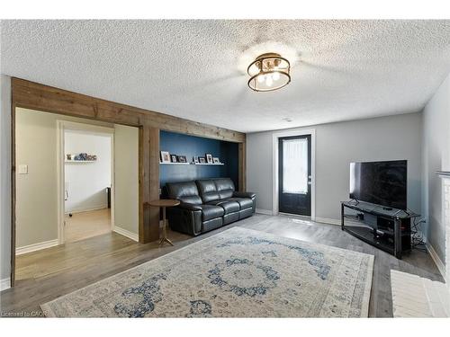 374 Magnolia Drive, Hamilton, ON - Indoor Photo Showing Living Room