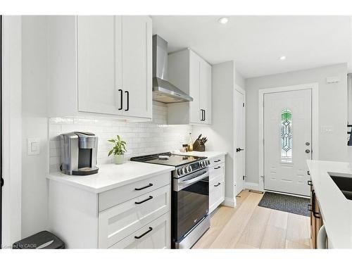 374 Magnolia Drive, Hamilton, ON - Indoor Photo Showing Kitchen With Upgraded Kitchen