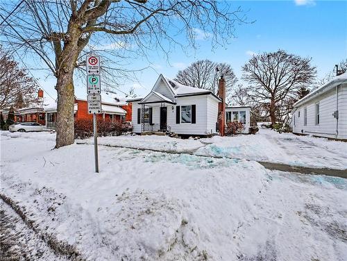 11 Wells Avenue, Brantford, ON - Outdoor