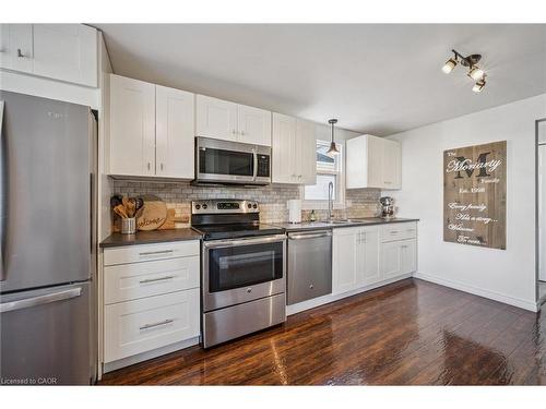 95 Macatee Place, Cambridge, ON - Indoor Photo Showing Kitchen With Upgraded Kitchen