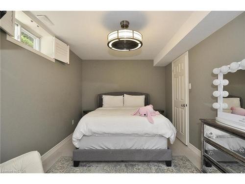 27 Woodmans Court, Kitchener, ON - Indoor Photo Showing Bedroom