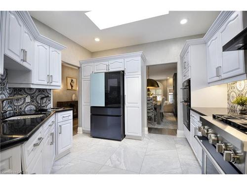 27 Woodmans Court, Kitchener, ON - Indoor Photo Showing Kitchen With Upgraded Kitchen