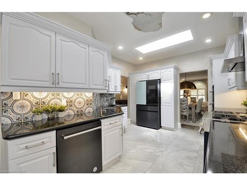 27 Woodmans Court, Kitchener, ON - Indoor Photo Showing Kitchen With Upgraded Kitchen