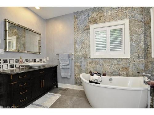 27 Woodmans Court, Kitchener, ON - Indoor Photo Showing Bathroom