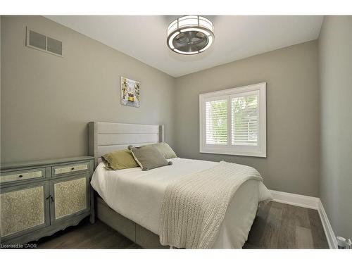 27 Woodmans Court, Kitchener, ON - Indoor Photo Showing Bedroom
