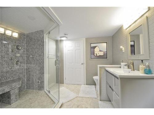 27 Woodmans Court, Kitchener, ON - Indoor Photo Showing Bathroom