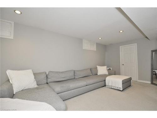 27 Woodmans Court, Kitchener, ON - Indoor Photo Showing Living Room