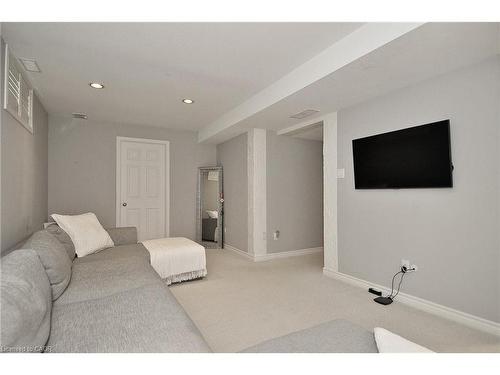 27 Woodmans Court, Kitchener, ON - Indoor