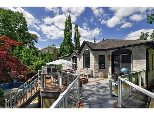 27 Woodmans Court, Kitchener, ON - Outdoor