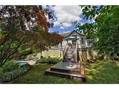 27 Woodmans Court, Kitchener, ON - Outdoor