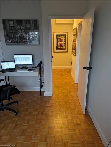 304-14 Norris Place, St. Catharines, ON - Indoor Photo Showing Office