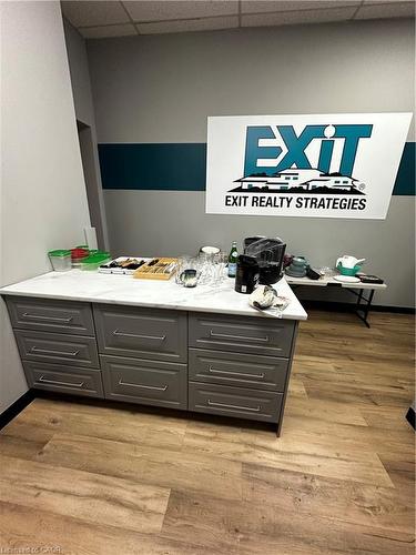 1-2279 Fairview Street, Burlington, ON 