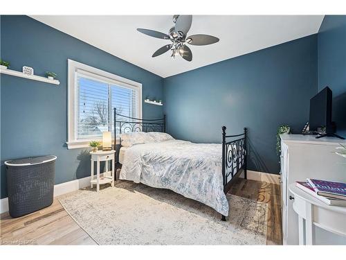 131 Mill Street, Kitchener, ON - Indoor Photo Showing Bedroom