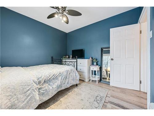 131 Mill Street, Kitchener, ON - Indoor Photo Showing Bedroom