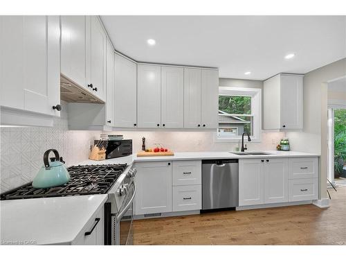233 Townsend Avenue, Burlington, ON - Indoor Photo Showing Kitchen With Upgraded Kitchen