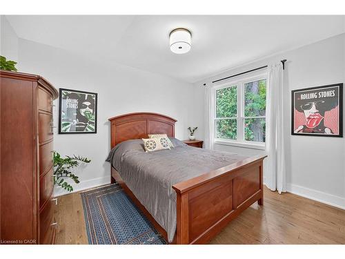 233 Townsend Avenue, Burlington, ON - Indoor Photo Showing Bedroom