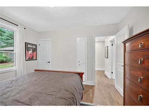 233 Townsend Avenue, Burlington, ON - Indoor Photo Showing Bedroom