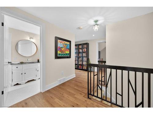 233 Townsend Avenue, Burlington, ON - Indoor Photo Showing Other Room